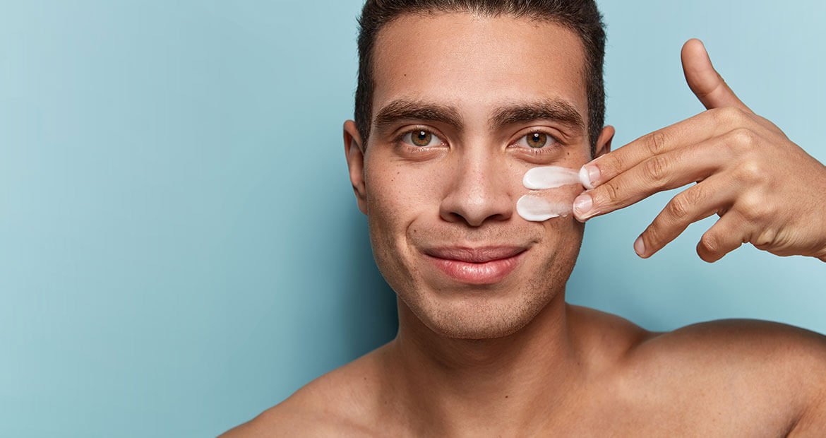 Saiba a quantidade correta de protetor solar para usar no rosto e no corpo | L'Oréal Paris